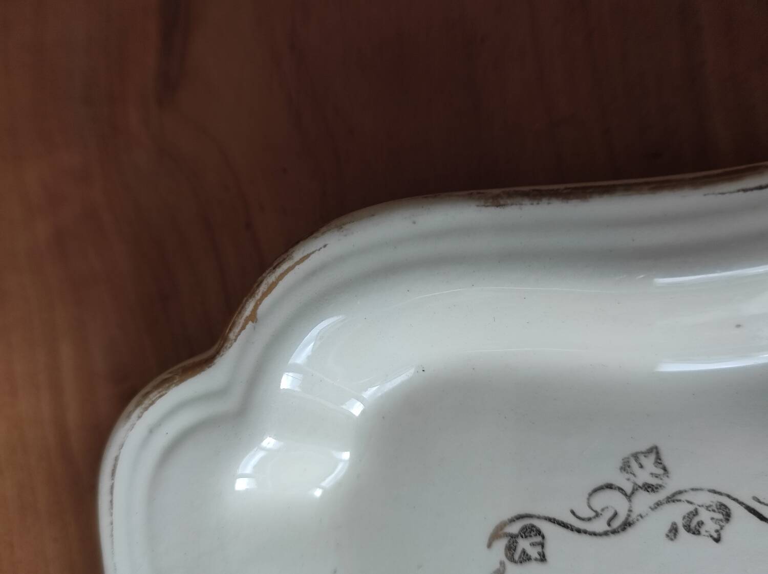 Plat à cake en faïence