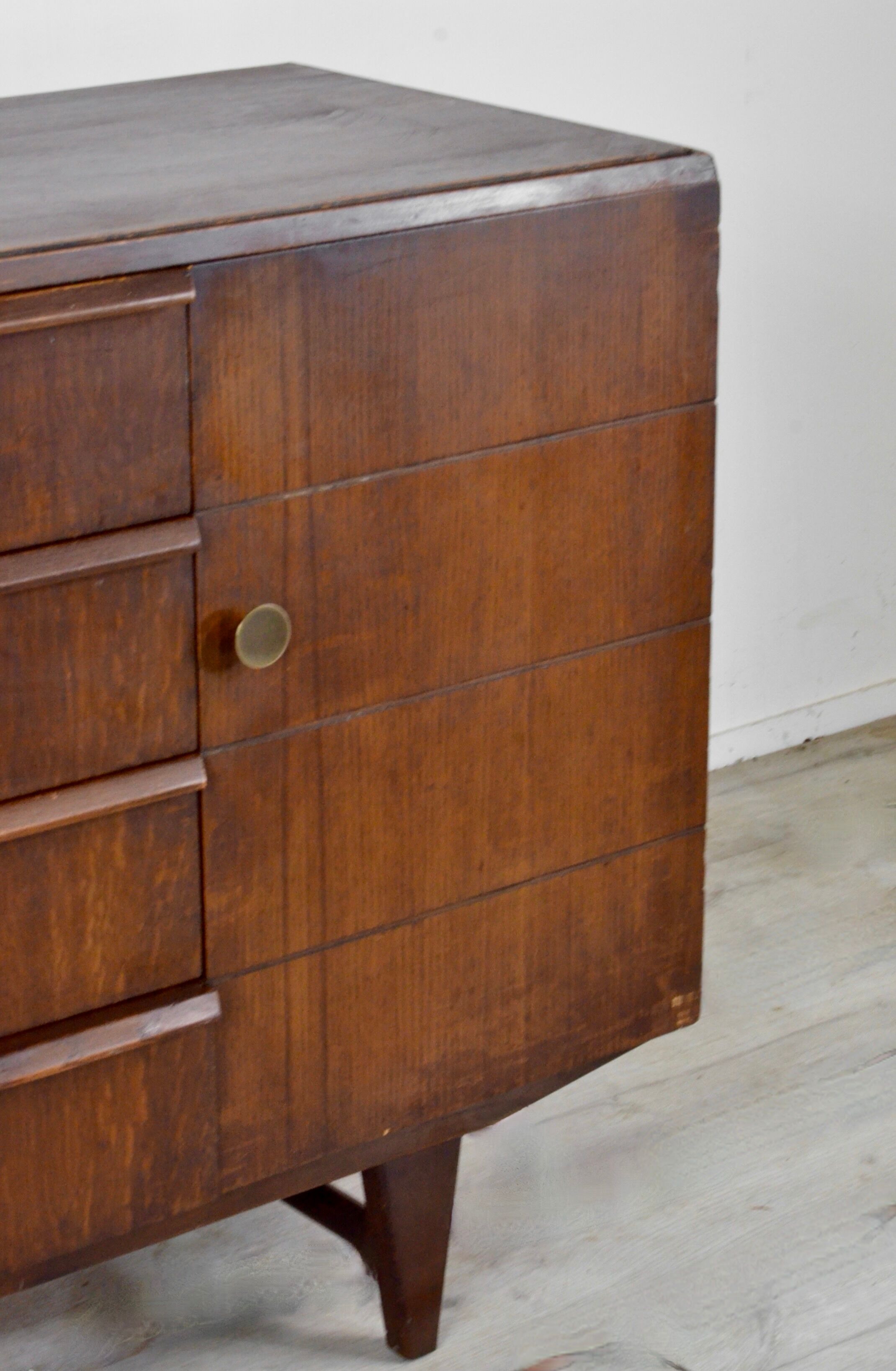 Buffet Art Déco en noyer foncé et laiton