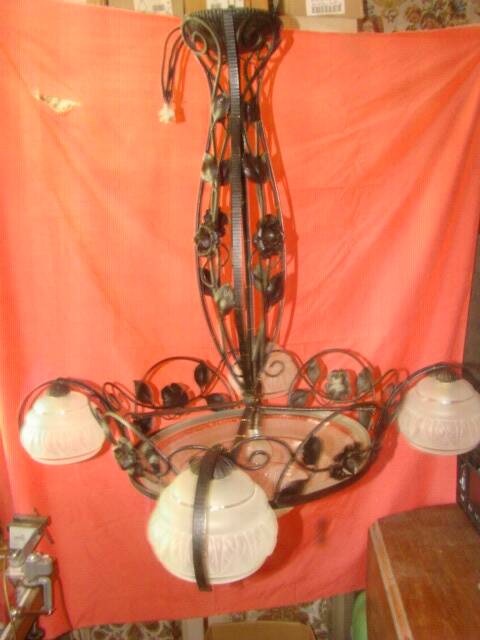 four-armed wrought iron chandelier from the "Art Deco" period (1925)
