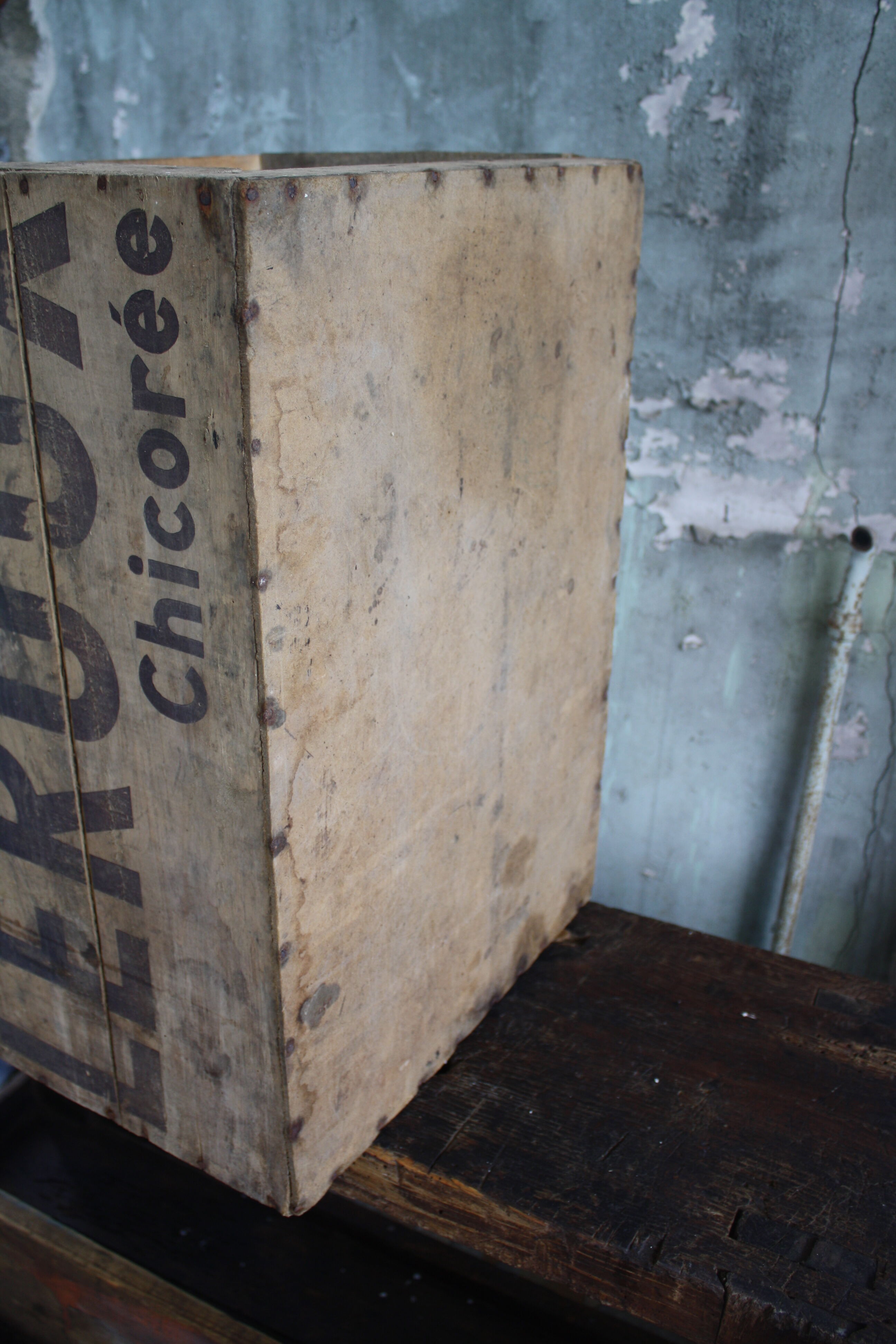 Leroux chicory wooden case