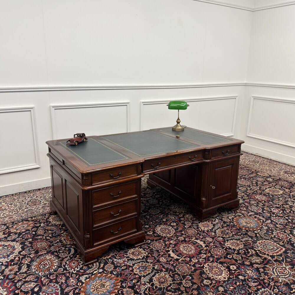 Classic English Partnerdesk Desk