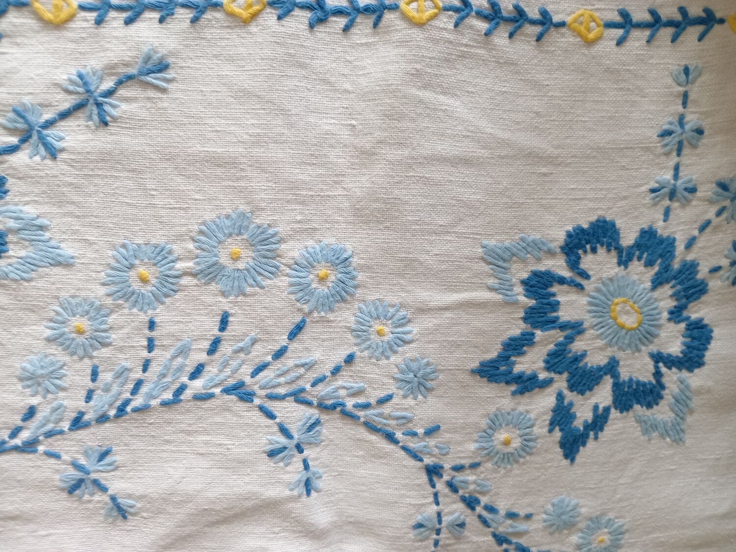 Tablecloth 110 x 110 & its 12 napkins