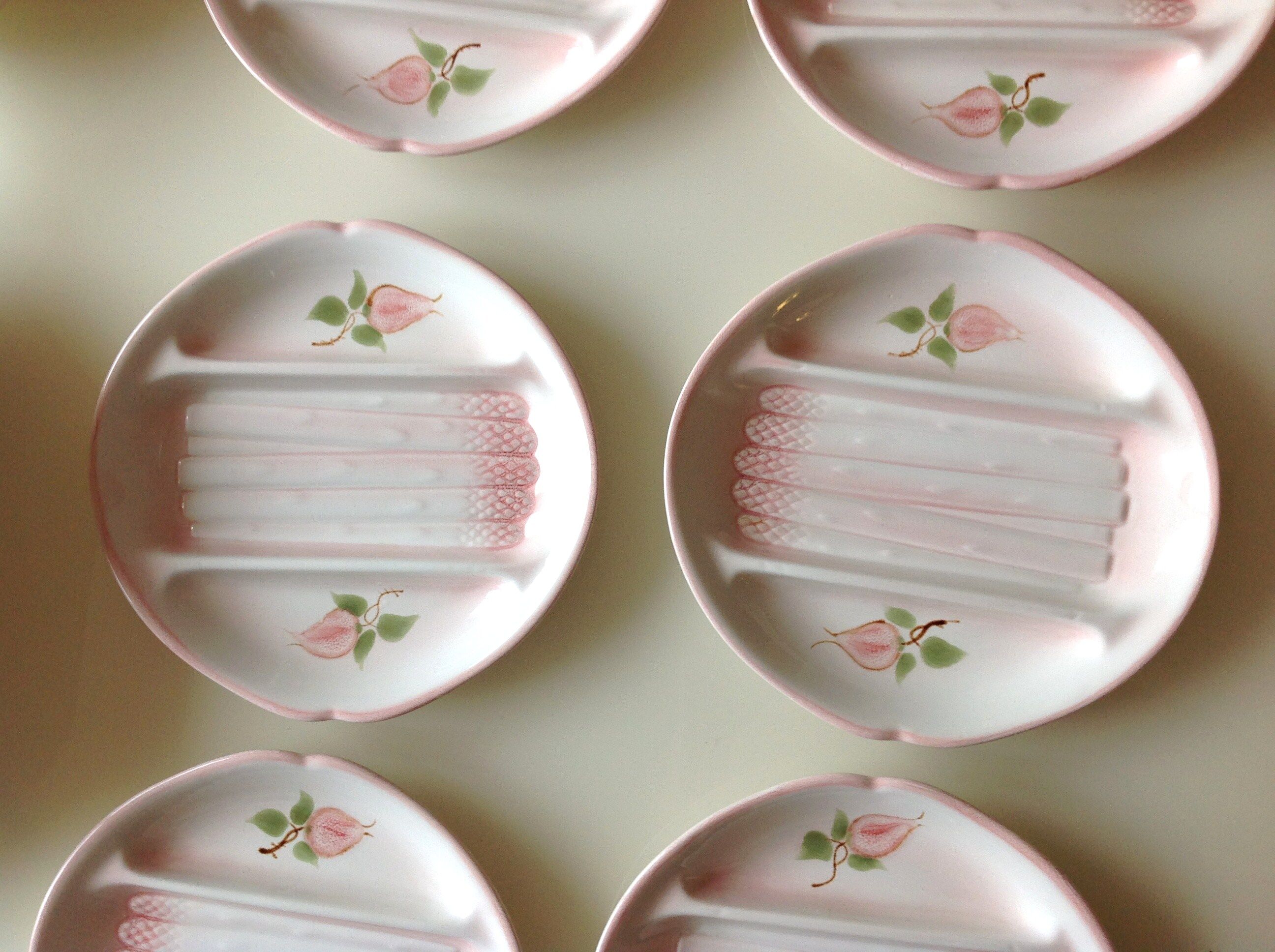 Asparagus service in salins pink dabbling 70/80