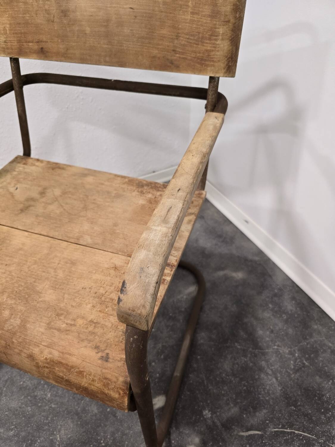 Paire de chaises B34 des années 1950