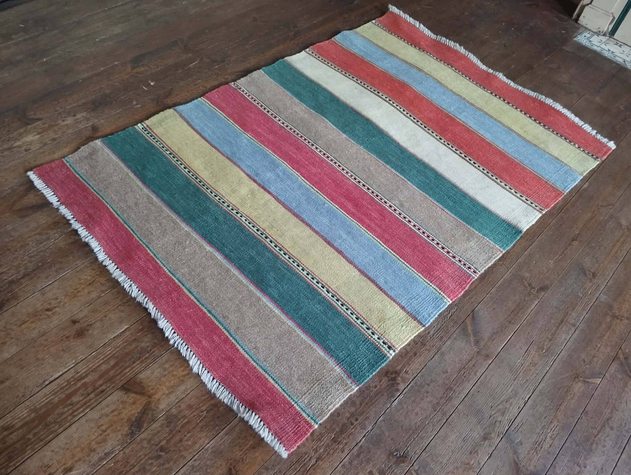 Handmade Persian Qashqai rug 165x110cm