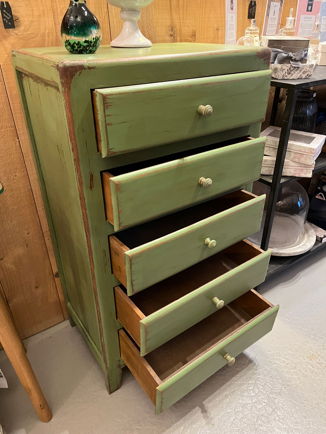 Drawer cabinet