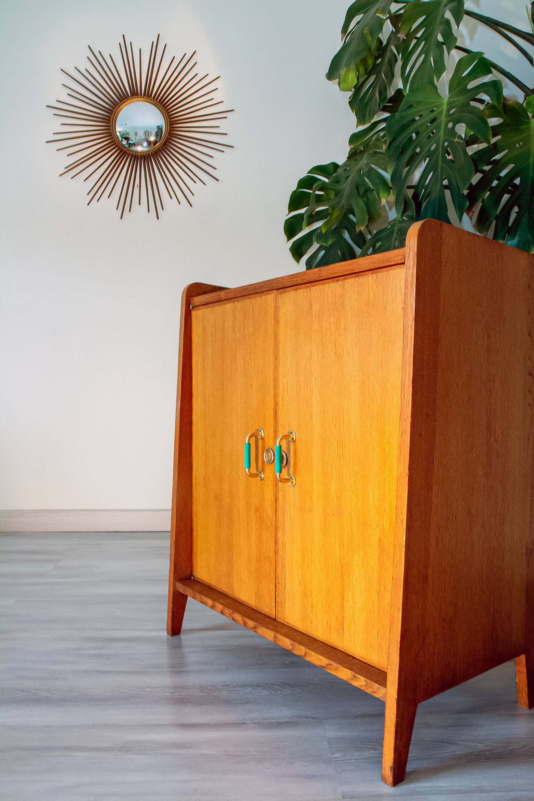 Buffet with fin profile, brass handles and scoubidou, 1950s.