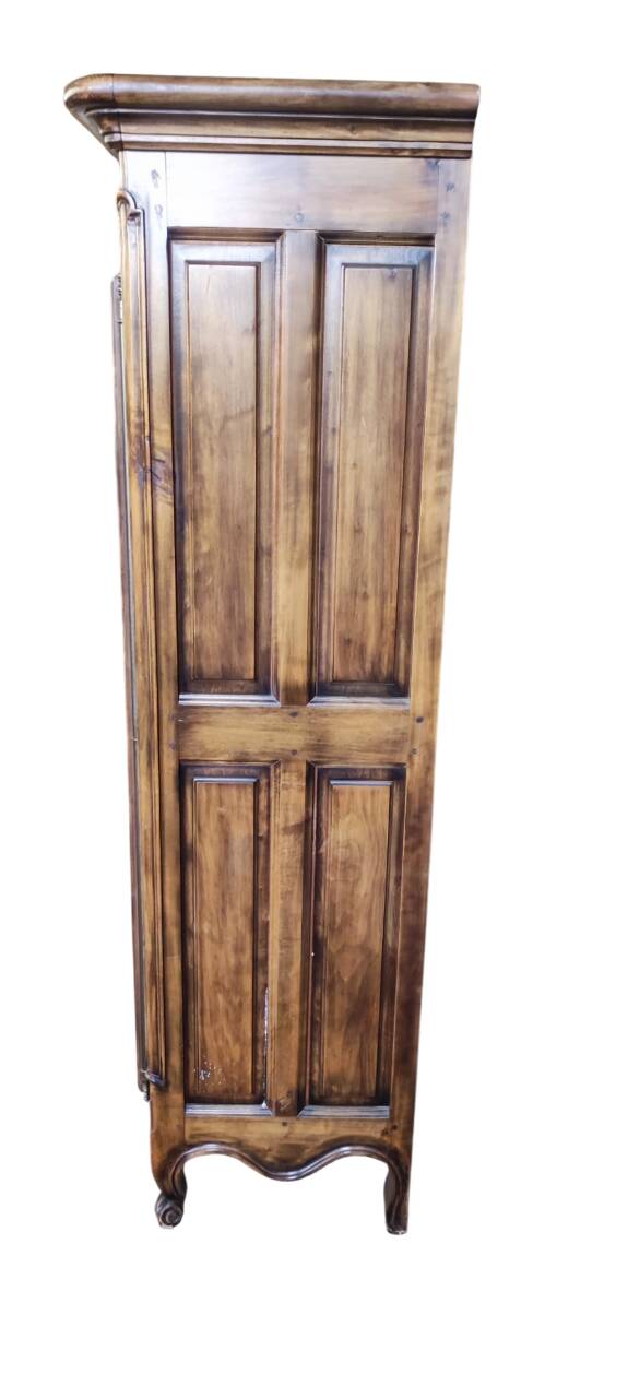 Very pretty solid wood bonnet, very beautiful wood species