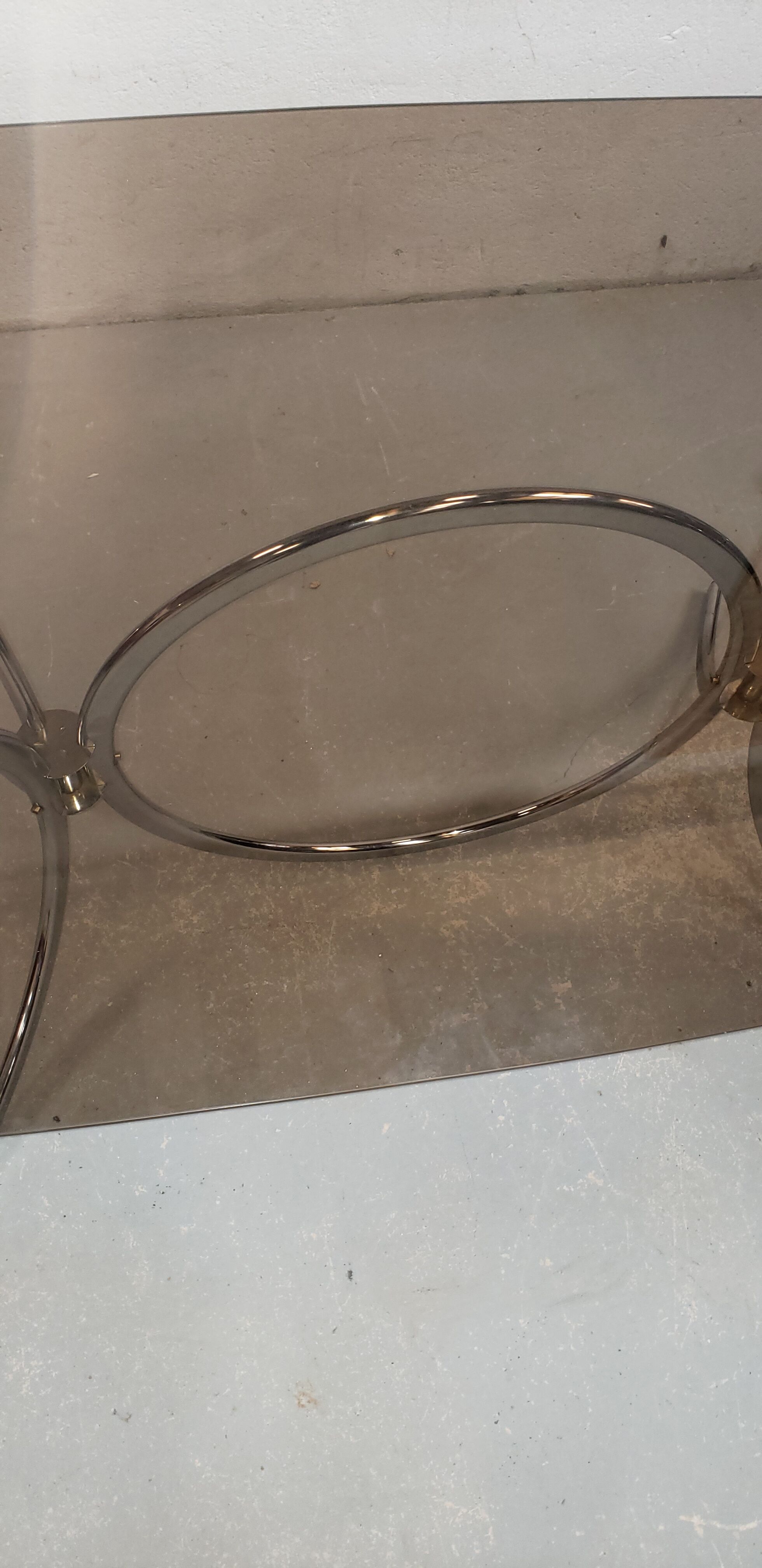 Table ovale chromée verre fumé années 70