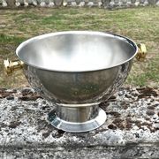 Grand seau à champagne en aluminium avec poignées dorées.