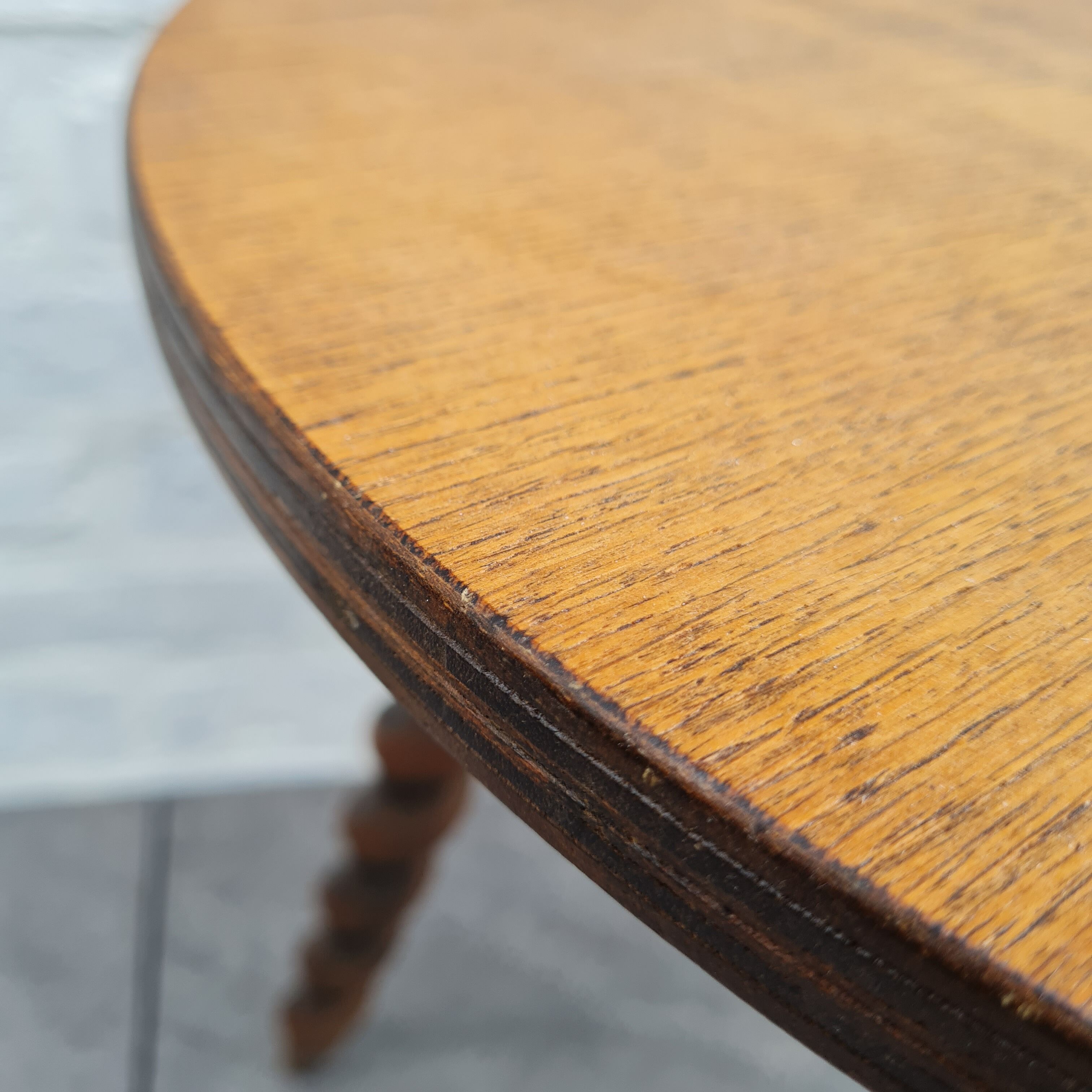 Wooden coffee table twisted tripod base