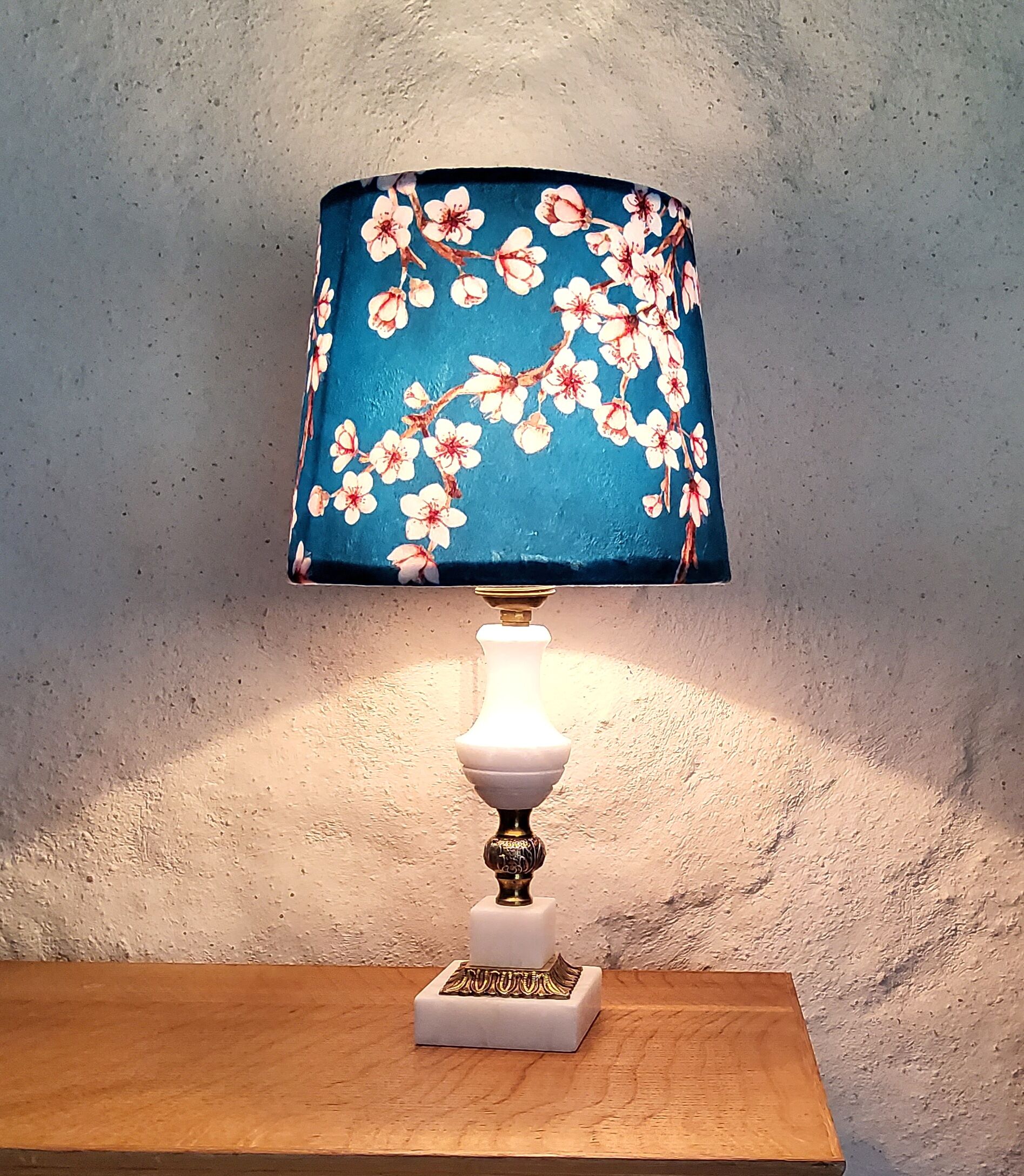 Table lamp