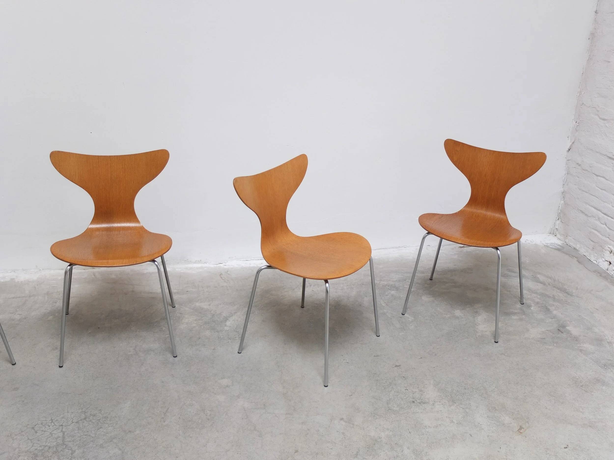 1st edition set of 4 'Lily' chairs in oak by Arne Jacobsen for Fritz Hansen, 1969