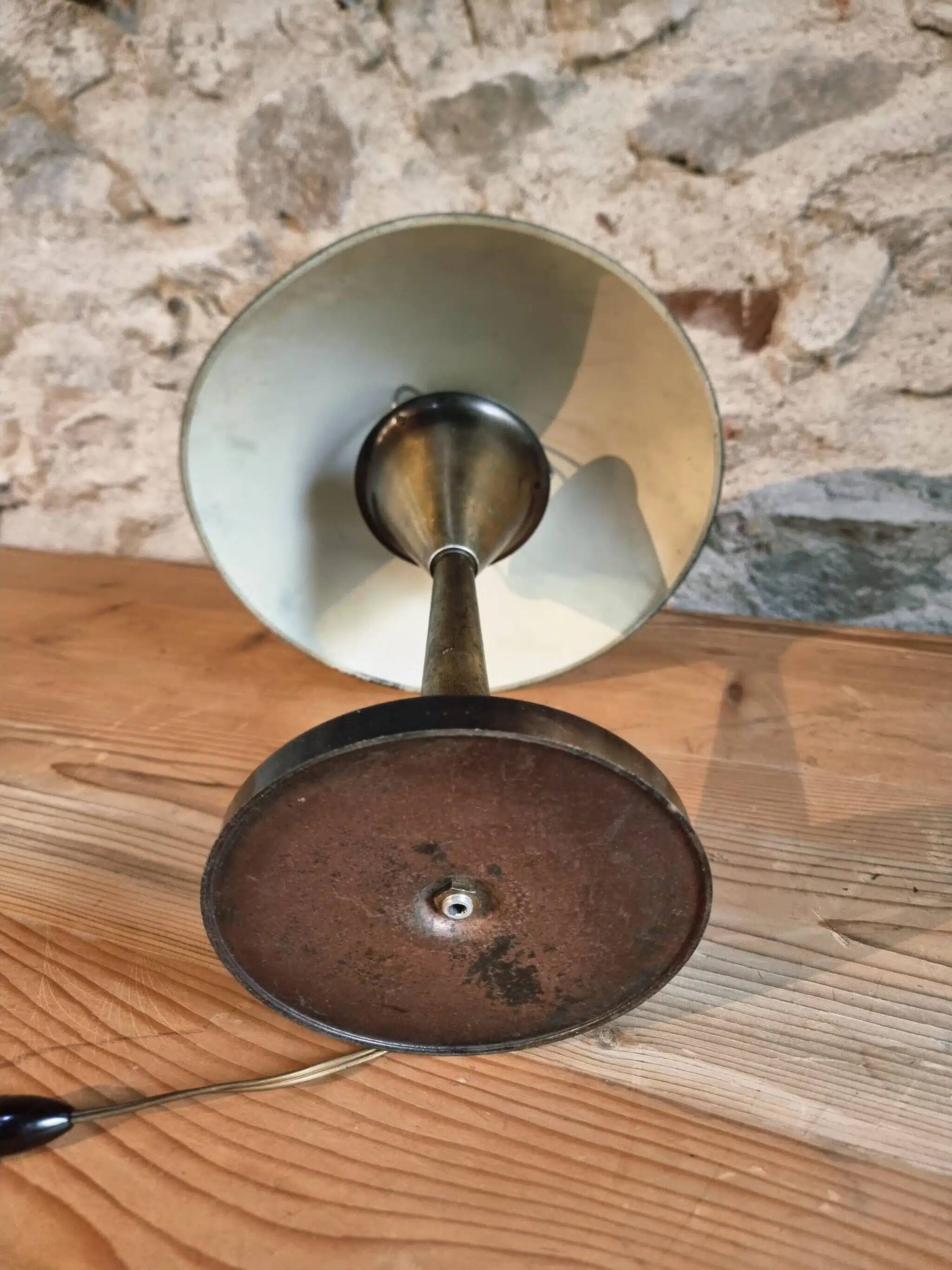 Lampe de table industrielle française des années 1930 – Champignon en fer et bakélite avec douille à baïonnette – 32 cm de diamètre