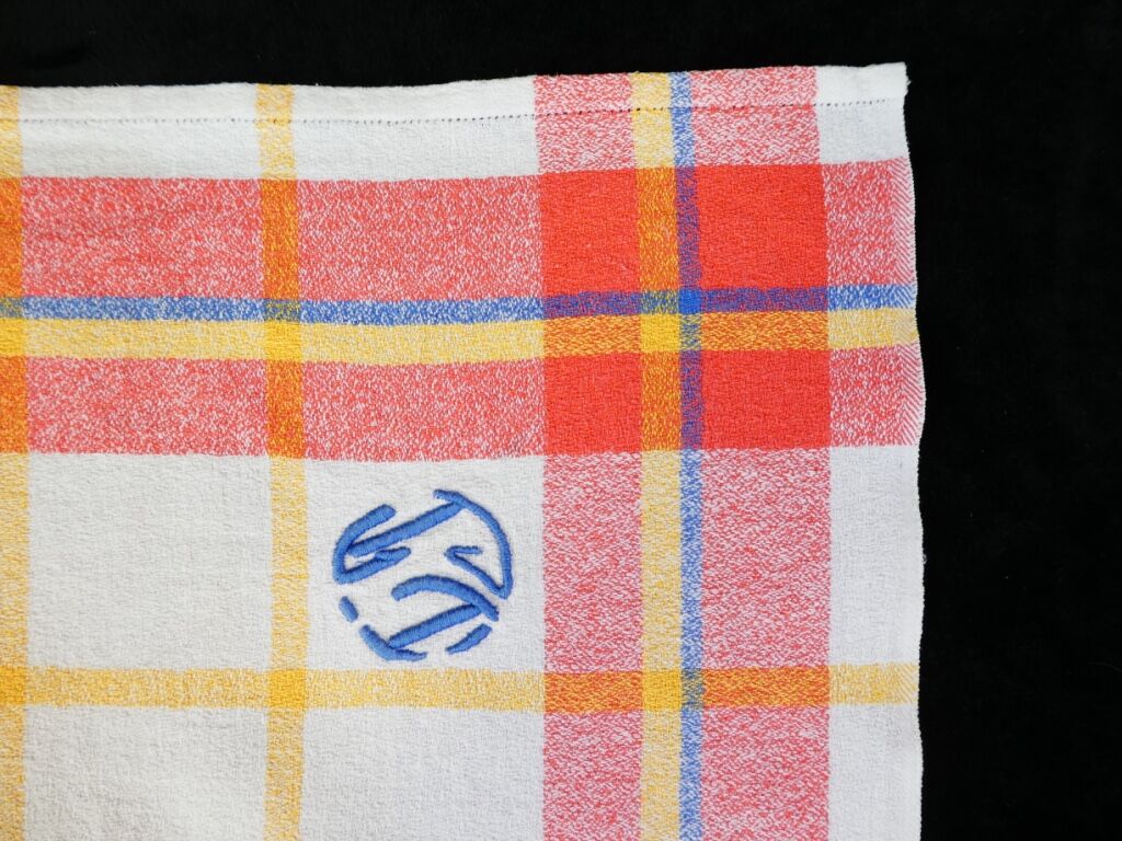 Old tablecloth and 11 towels crossed red blue