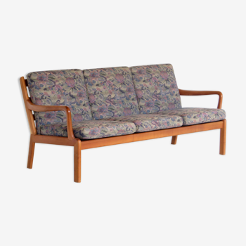 Canapé design danois à trois places avec cadre en bois en cerisier