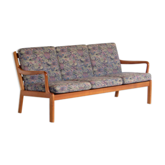 Canapé design danois à trois places avec cadre en bois en cerisier