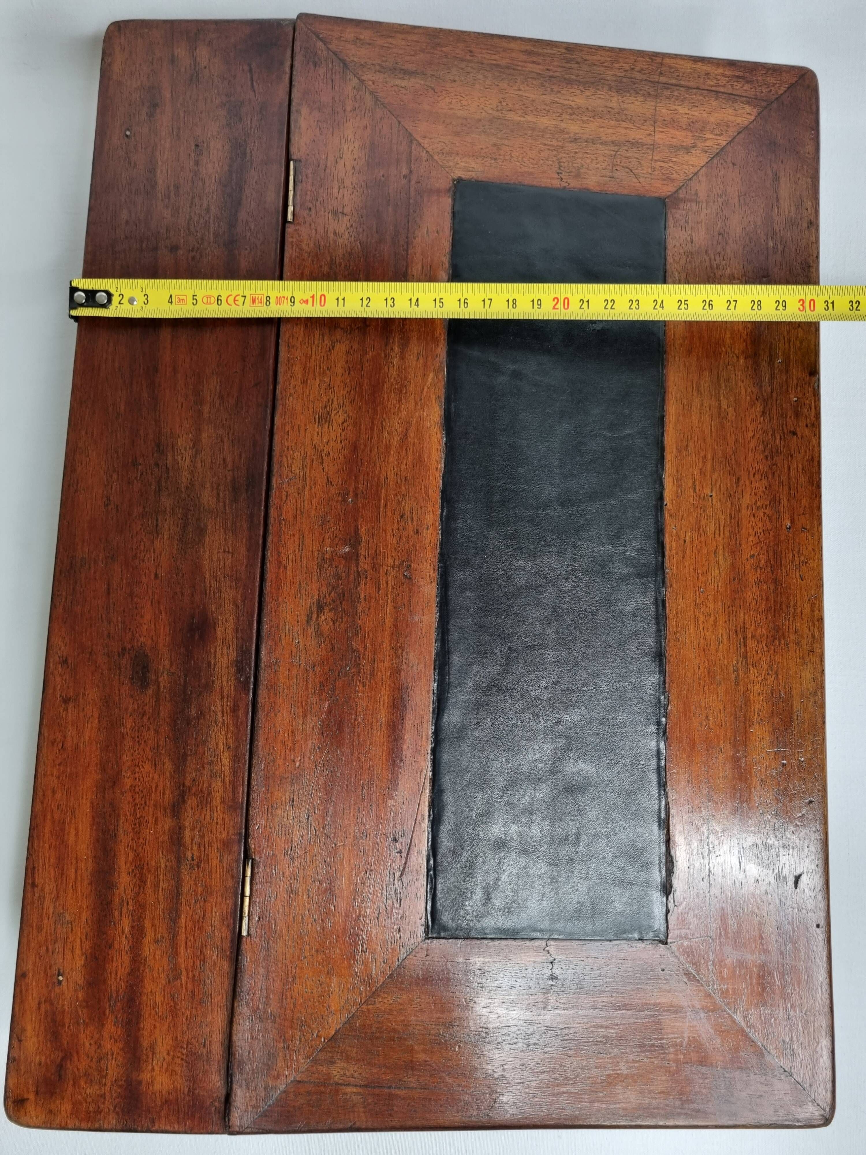 Écritoire de voyage antique du XIXe siècle en cuir et bois, 45 cm