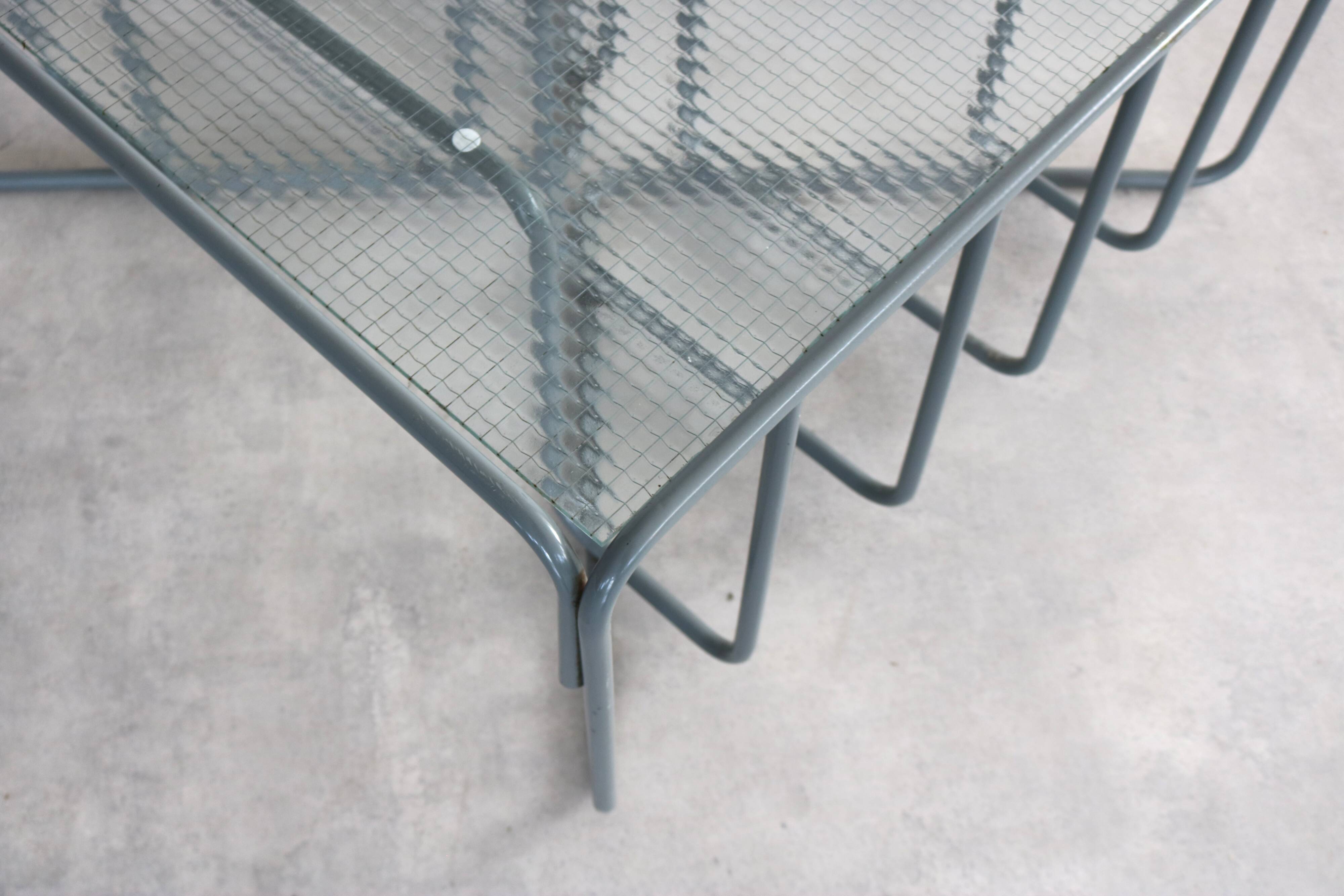 Table basse en verre et métal gris, années 70