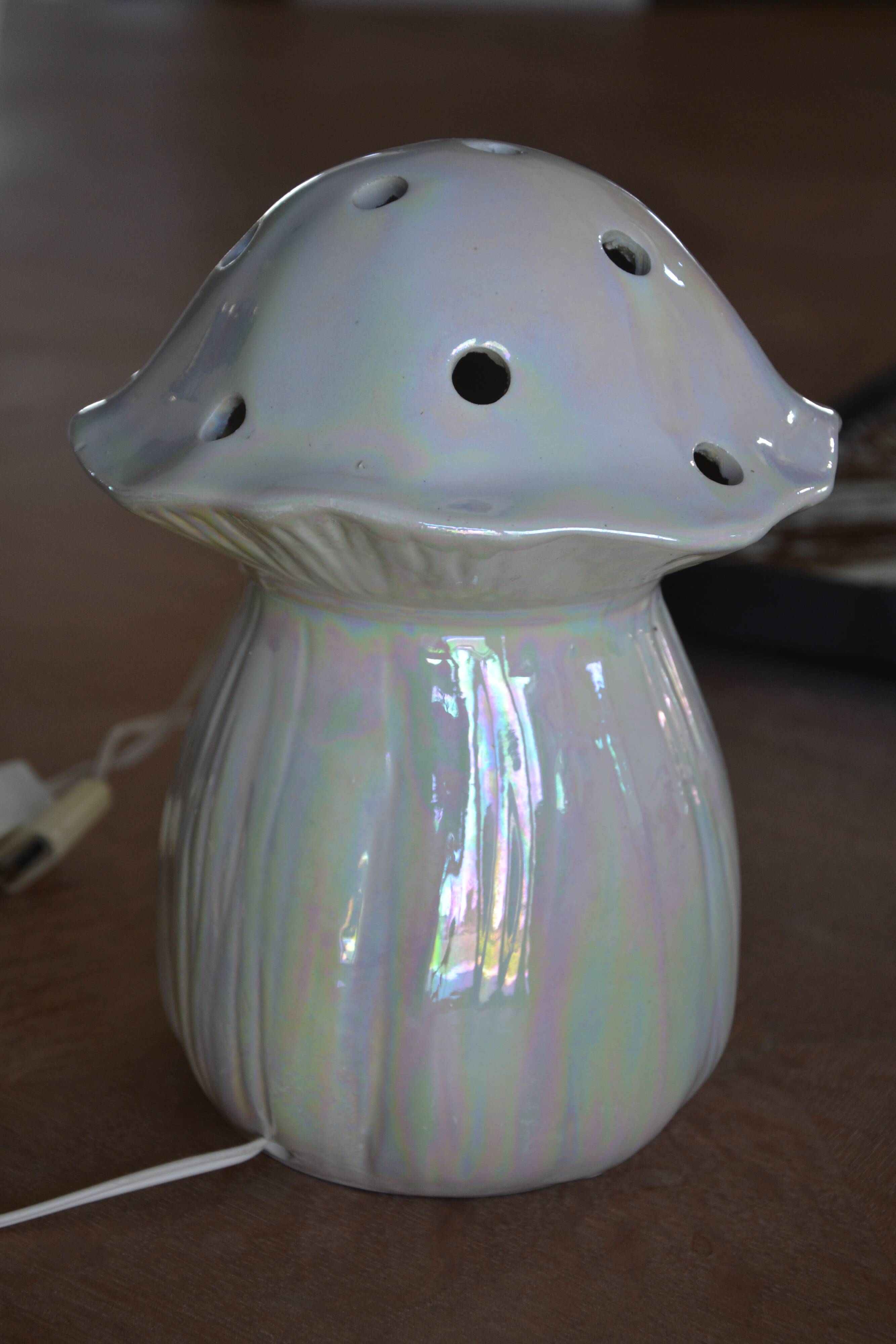 Iridescent ceramic night light for children, Italian.