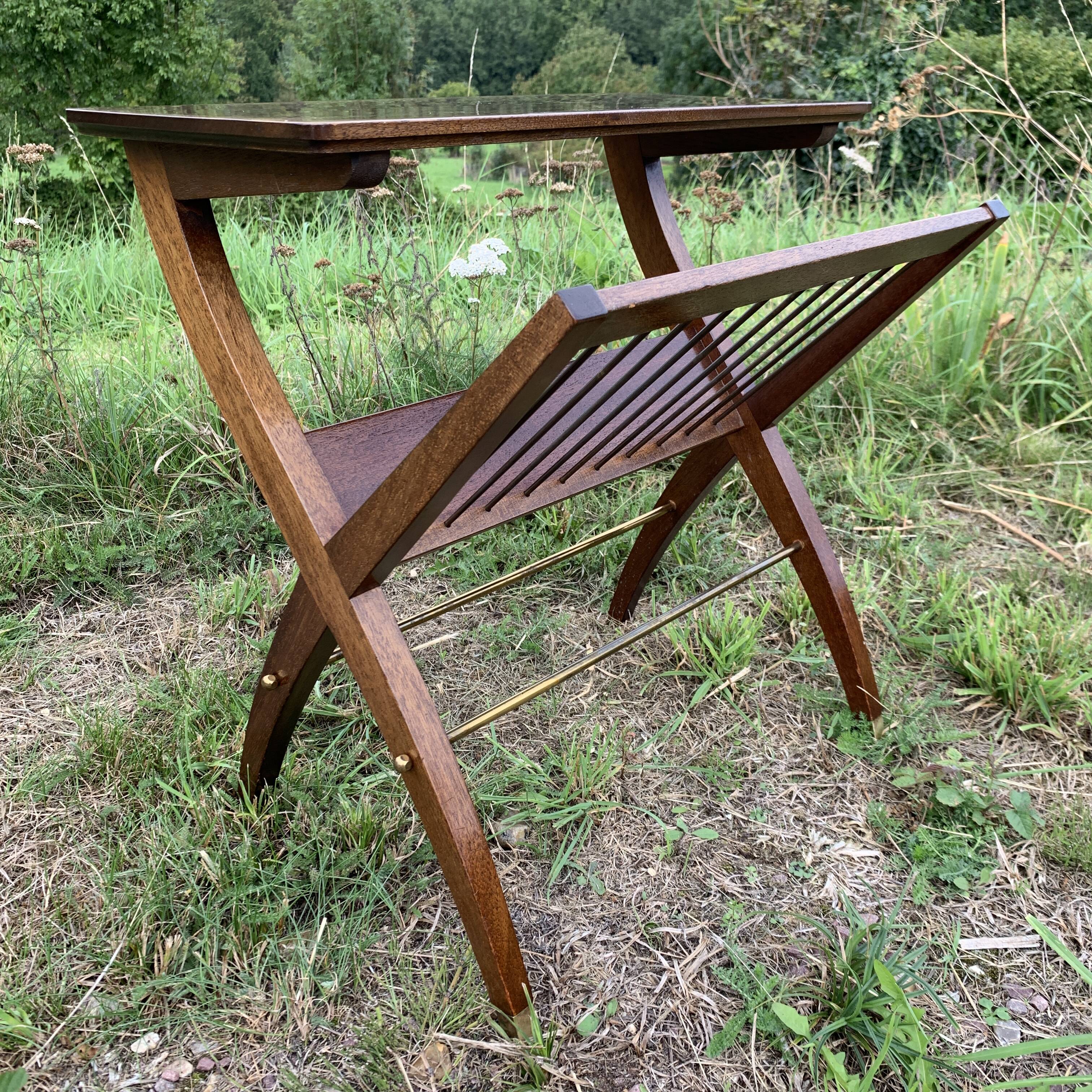 Magazine rack with wooden and gilded brass tablet