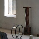 Decorative shelf unit, round metal frames with curved legs and glass shelves, 1960.