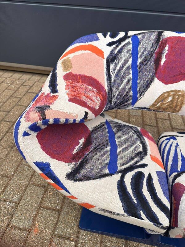 Artifort Ribbon chair van Pierre Paulin, Pierre Frey: La Toile du Paintre