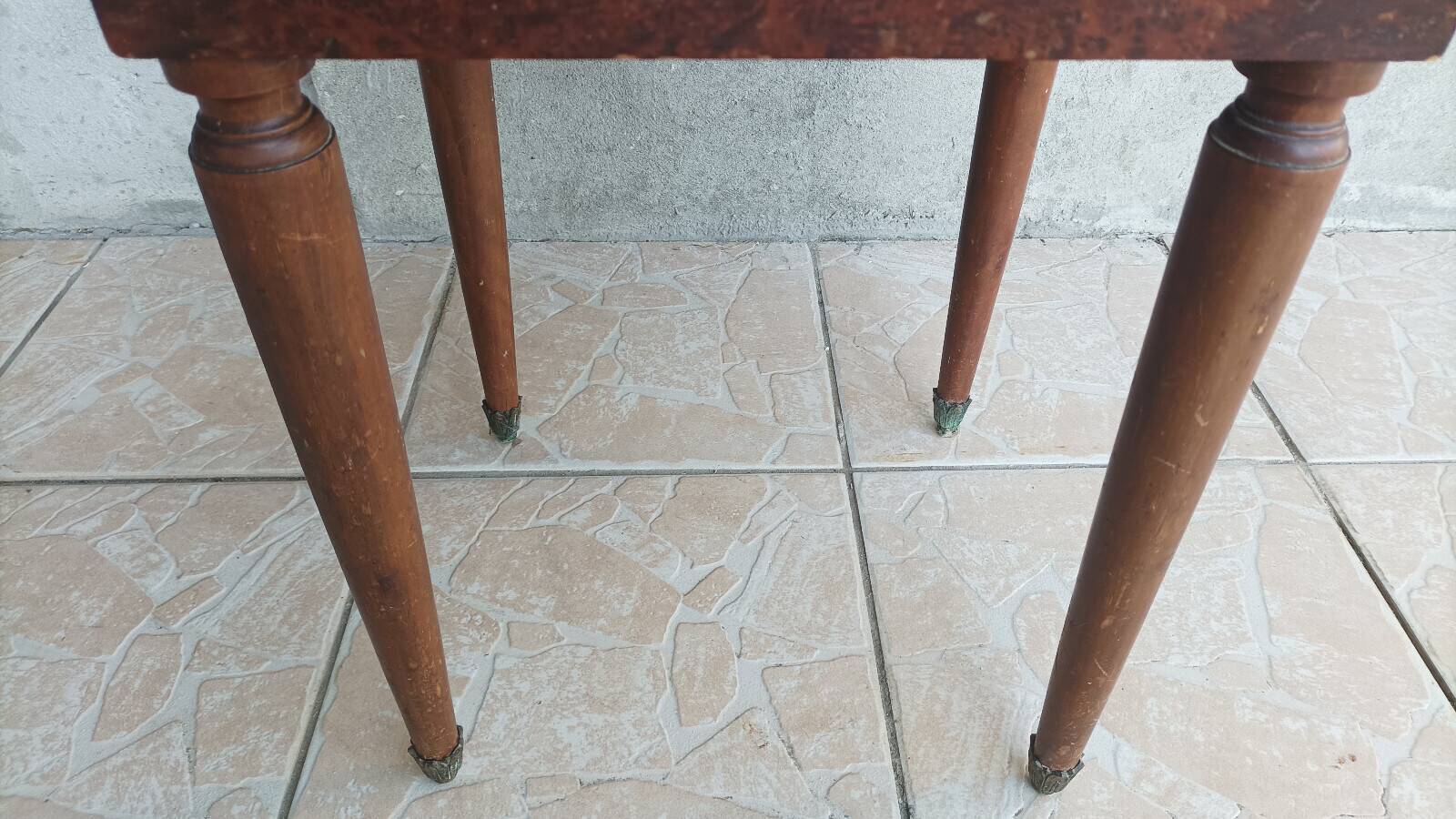 Louis XVI Nightstand in Thuya Burl