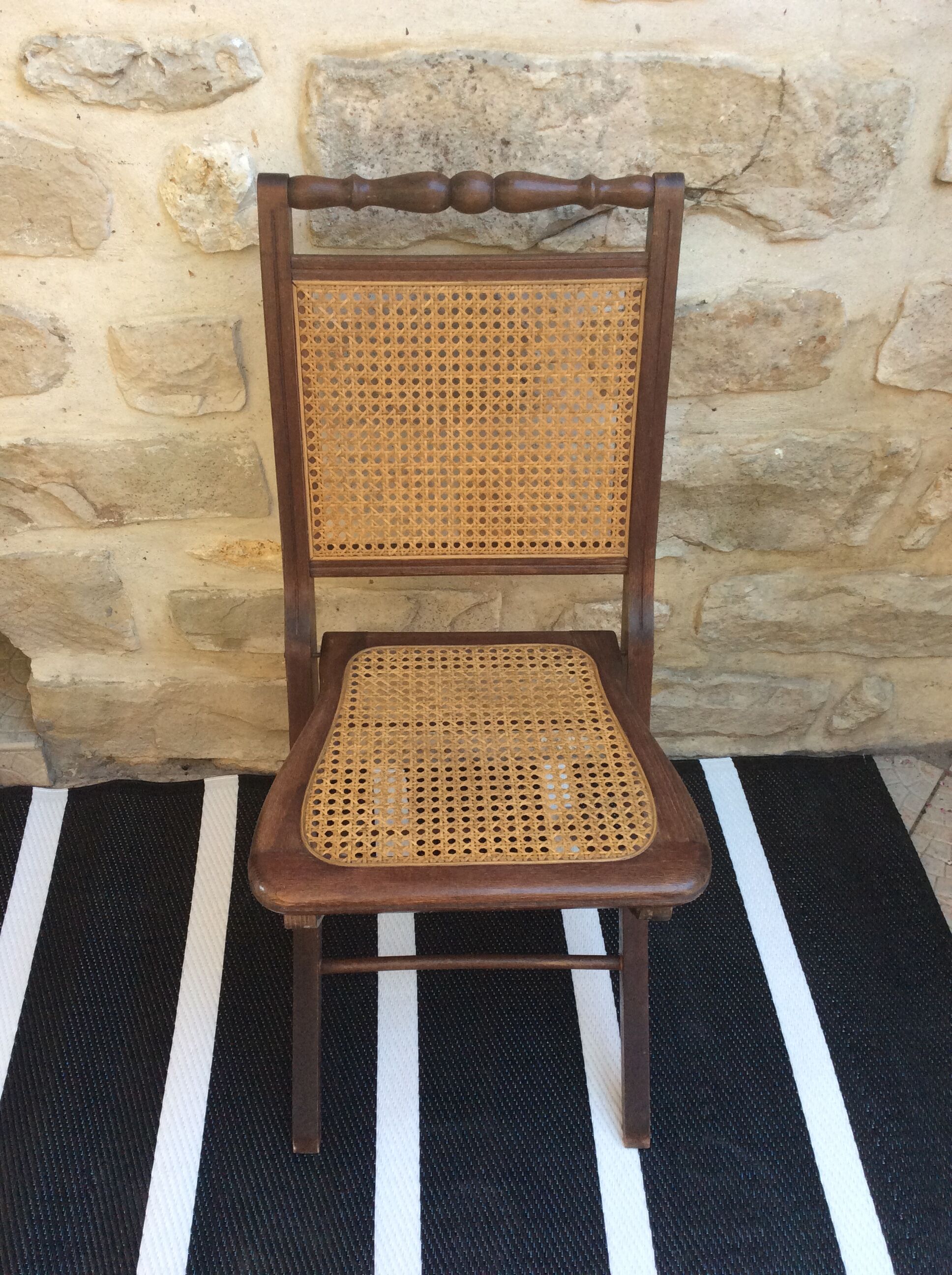 Folding chair canned