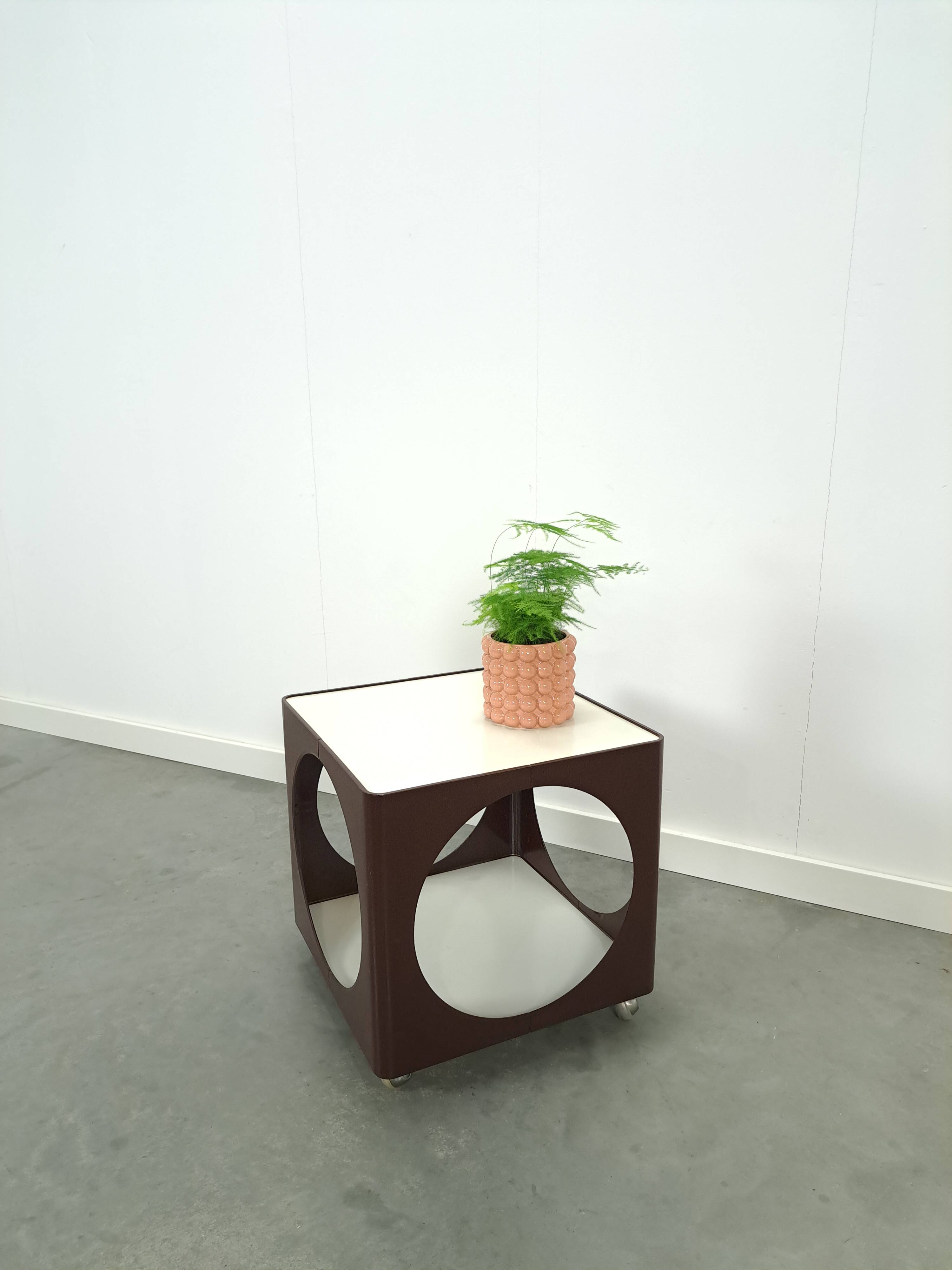 Kubus space age bruine kunststof tafel