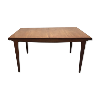 Scandinavian dining table with extension
