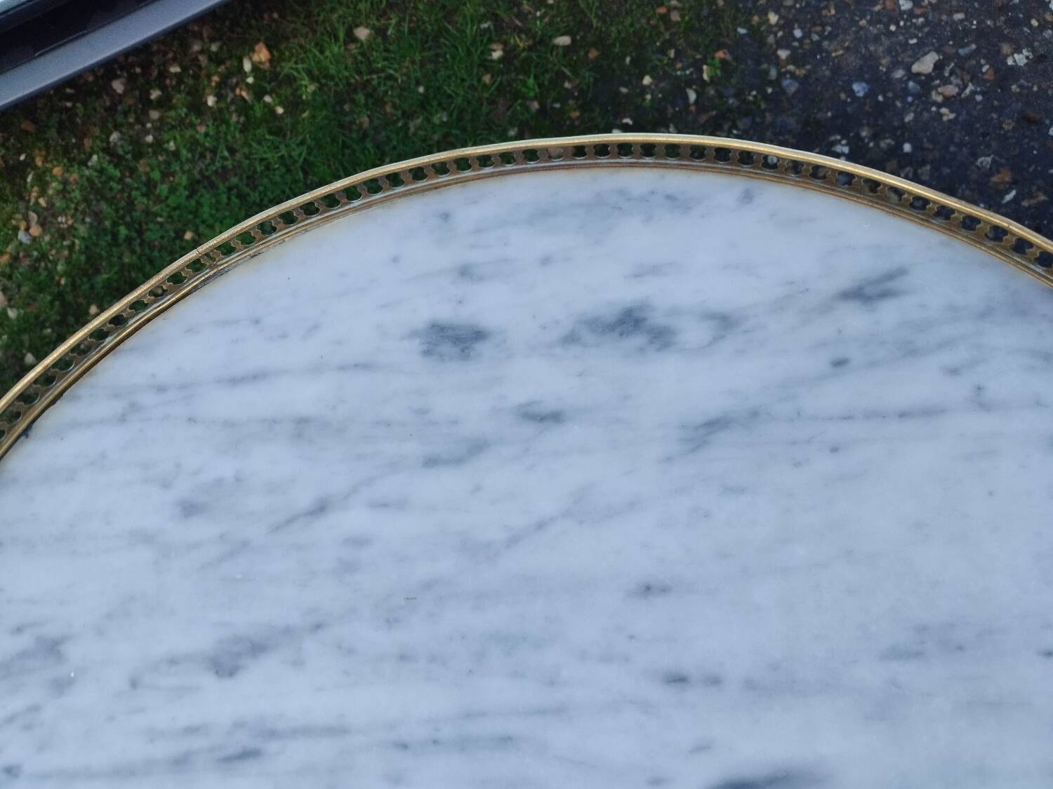 Bouillotte coffee table with antique marble top, Louis XVI style