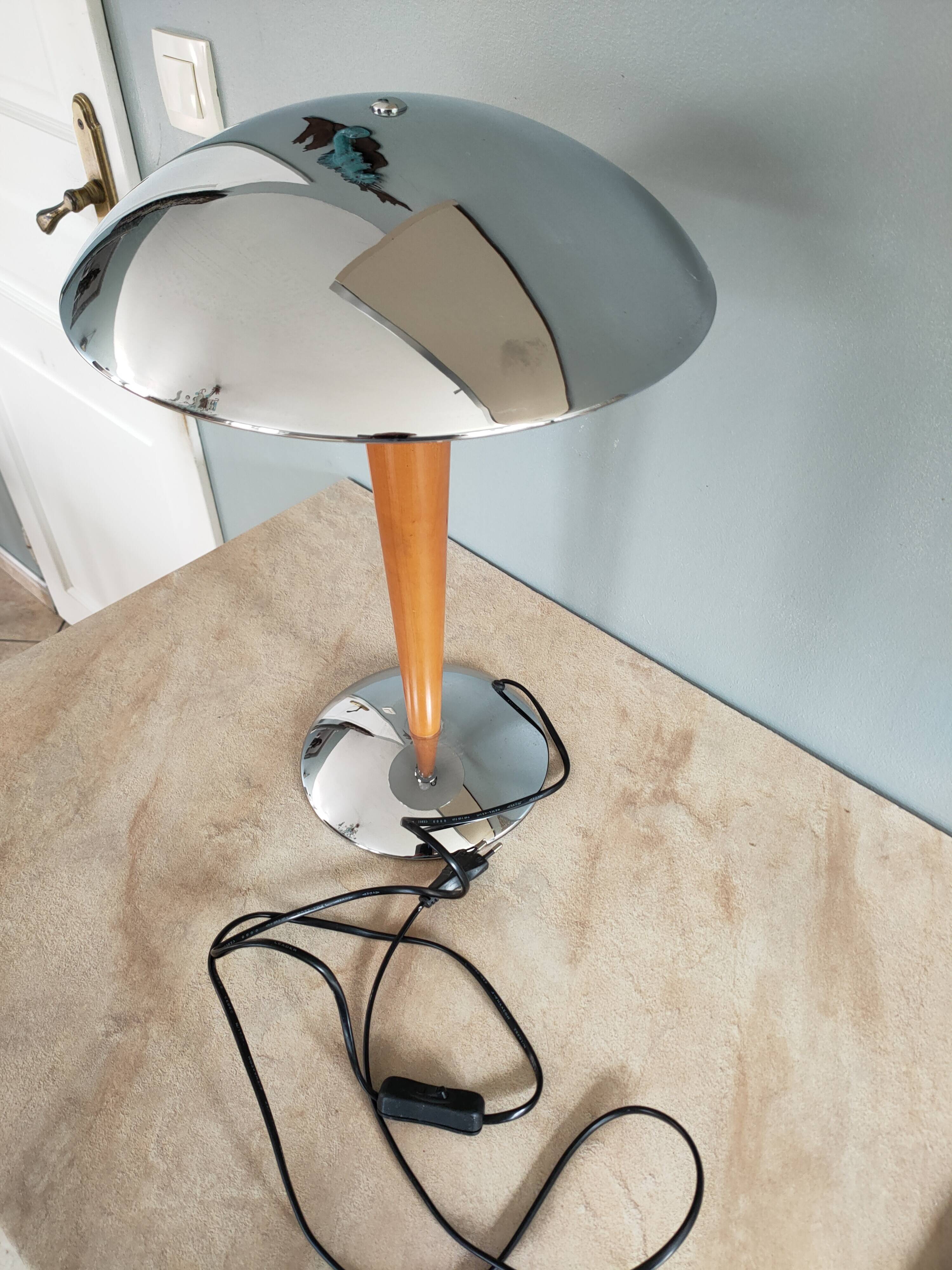 Desk lamp