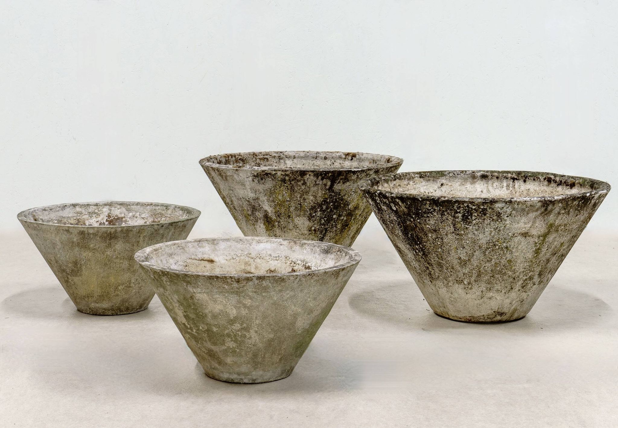 A pair of Willy Guhl planters. Switzerland 1960s