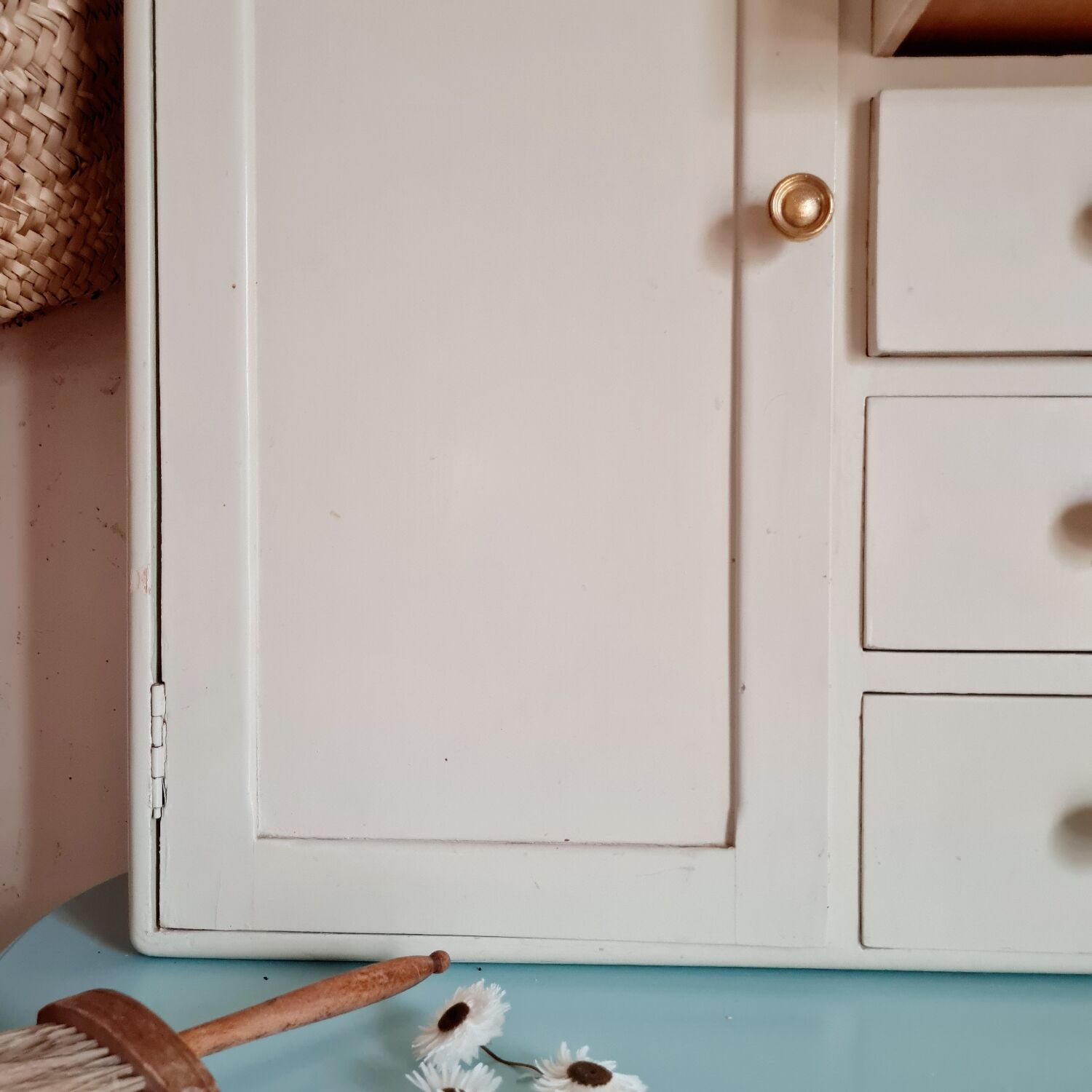White antique medicine cabinet