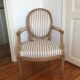 Paire de fauteuils à médaillon époque Louis XVI