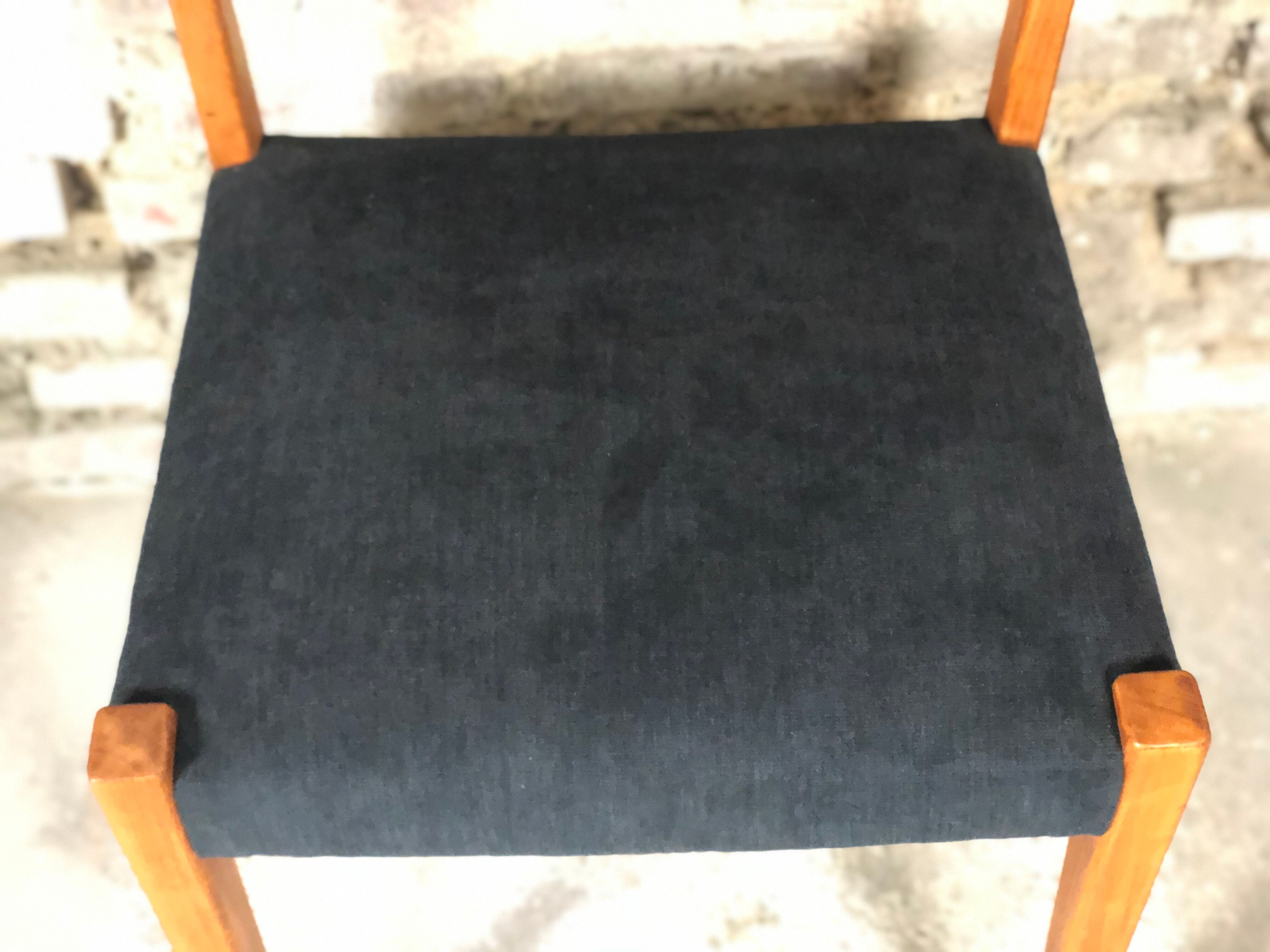 Suite of 4 Scandinavian teak chairs with anthracite grey velvet top 1960
