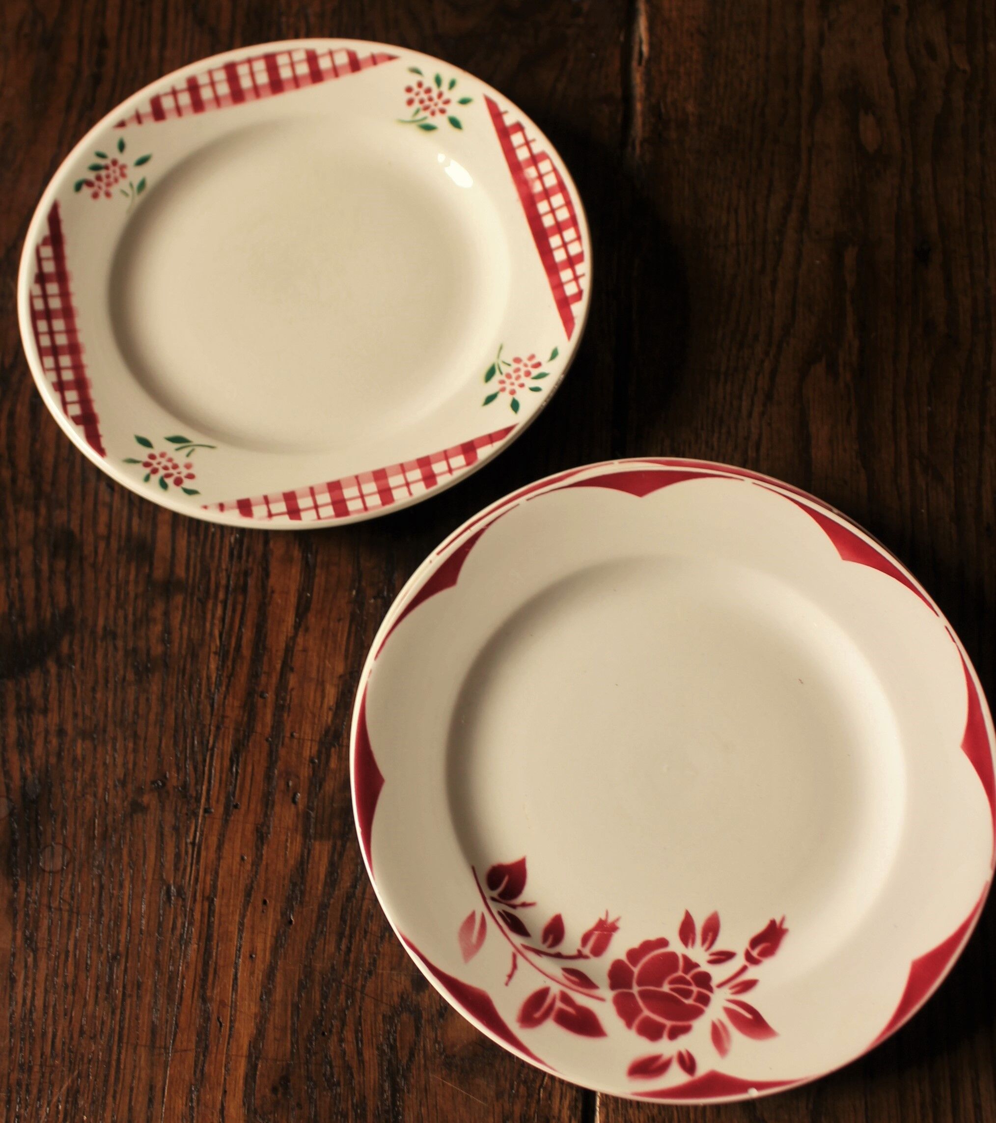 Lot 6 small mismatched plates Niger Corsica red Digoin Sarreguemines