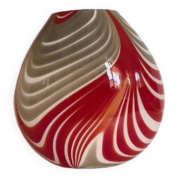 Vase abstrait contemporain en verre de style murano blanc laiteux avec roseaux rouges et beiges