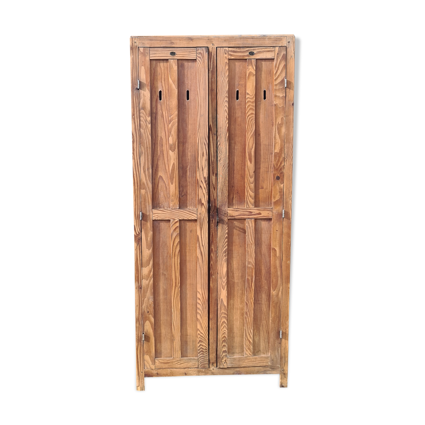 Wooden workshop vestiary