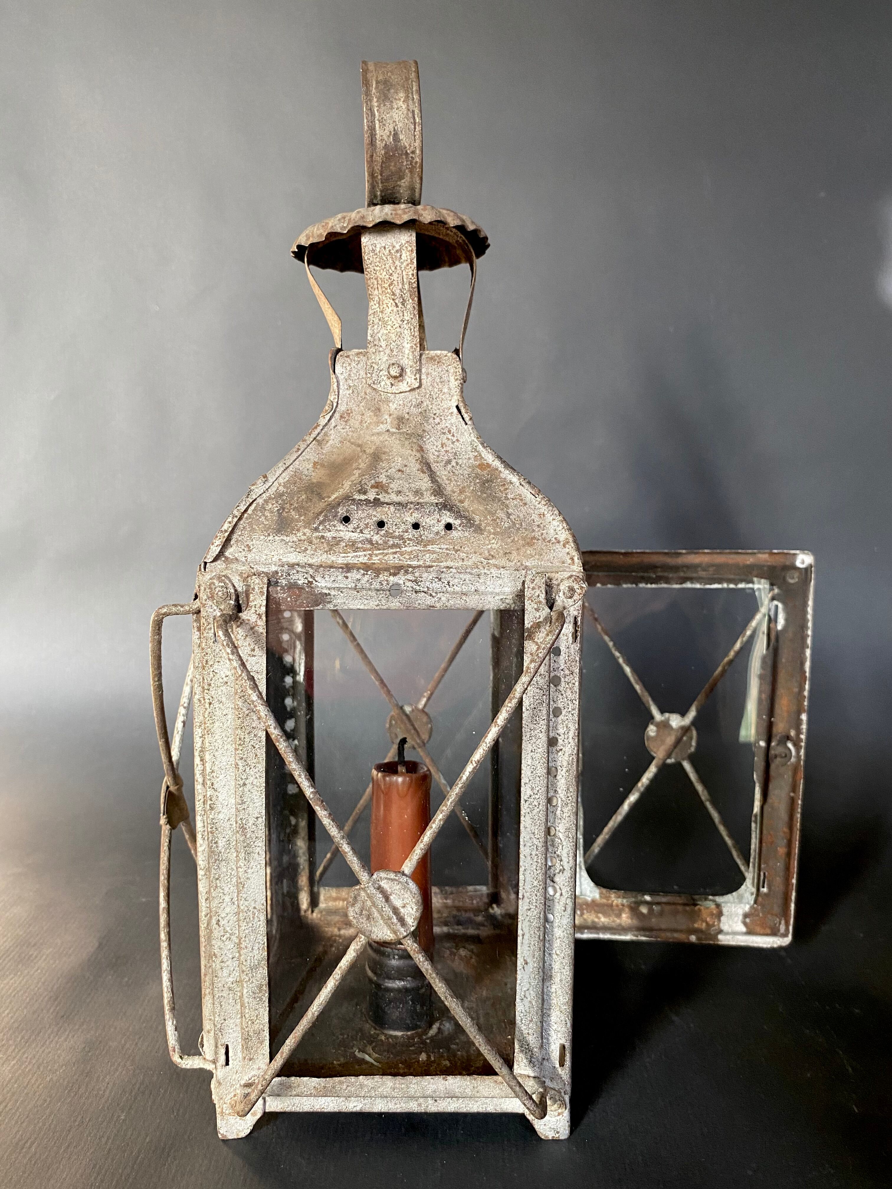 Lantern candle holder with glasses