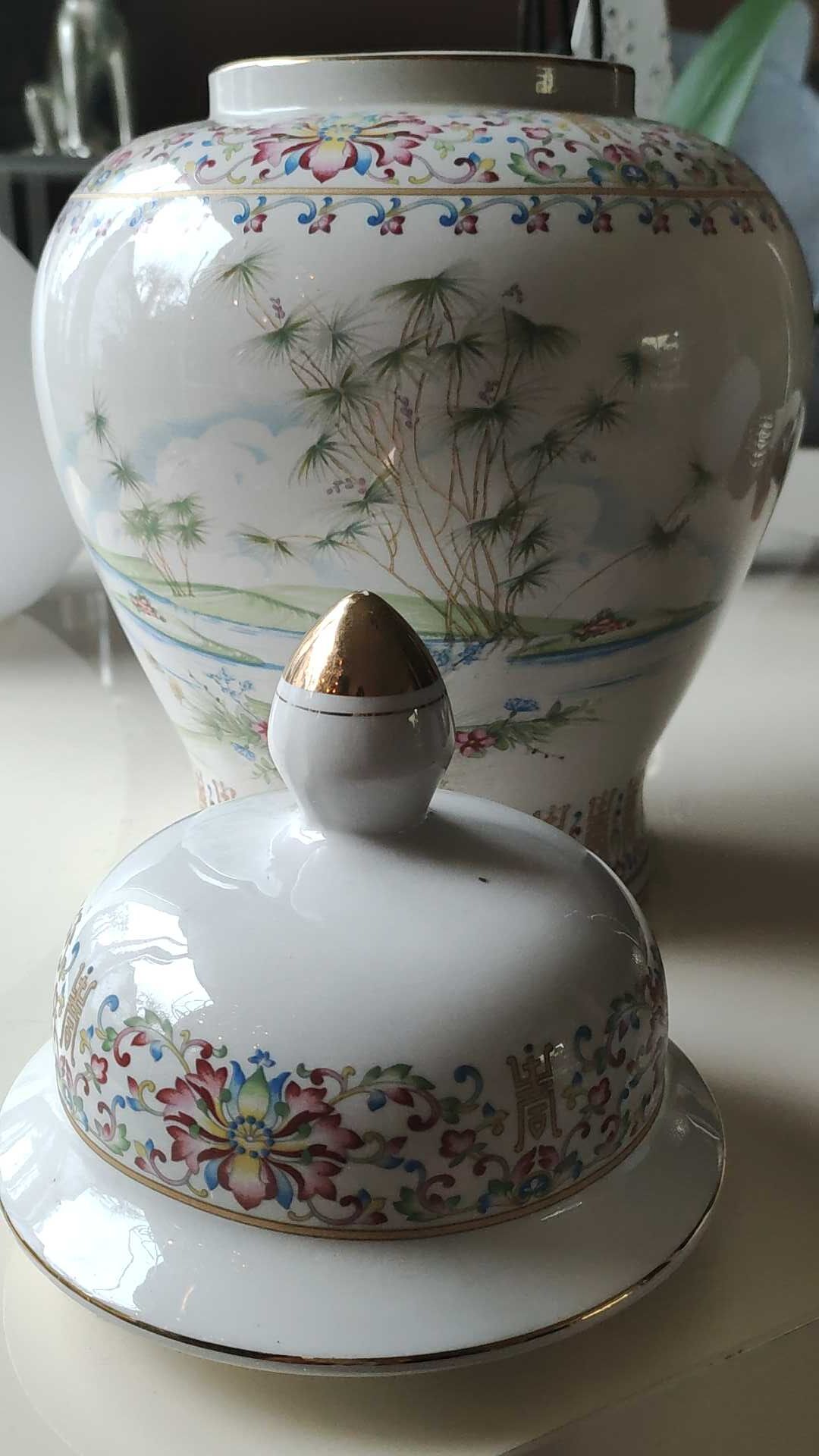 Vase with handcrafted Asian style porcelain lid