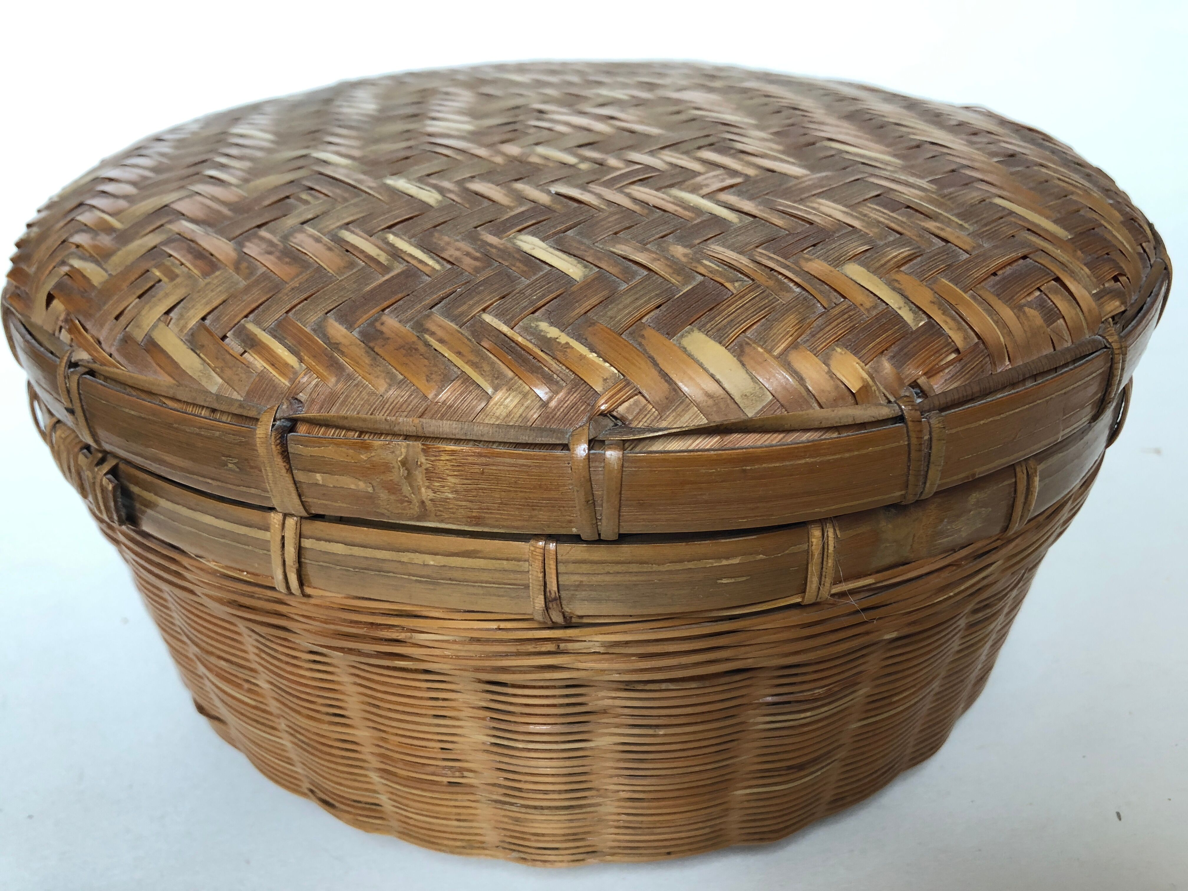 Basket with lid