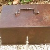 Cash register, metal safe with key