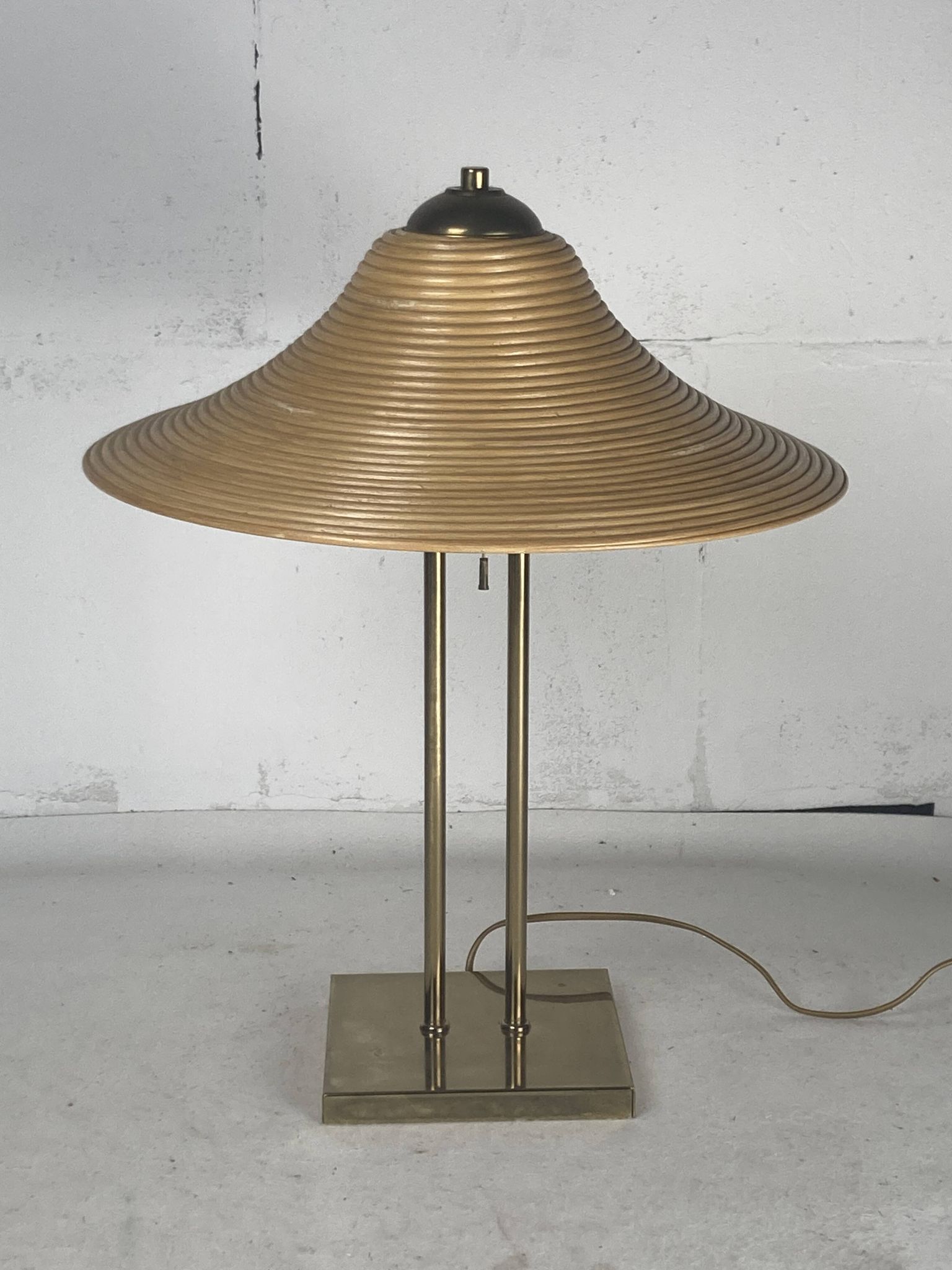 Lampe de table en laiton et rotin en roseau, Italie 1970