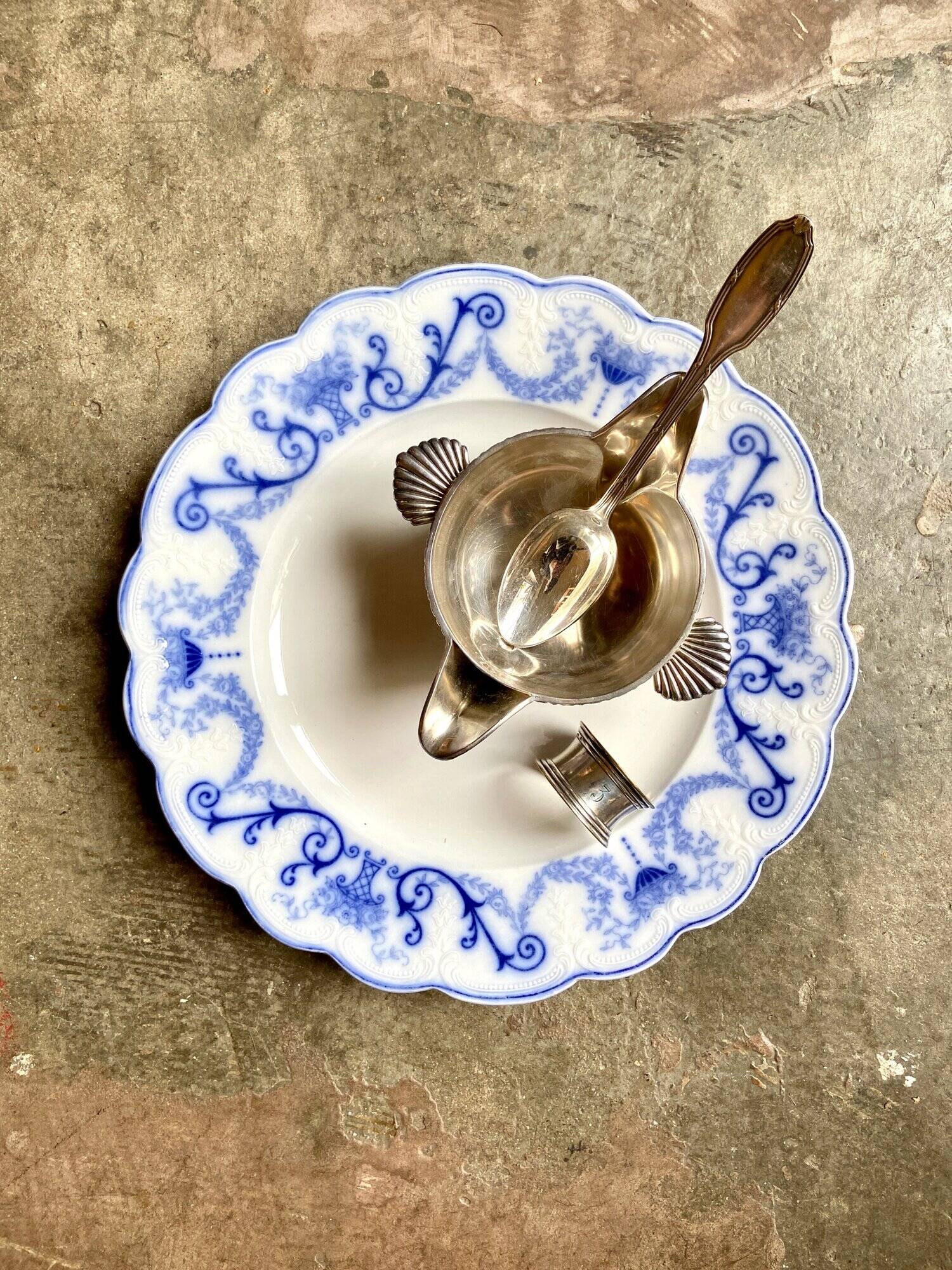 Sarreguemines round dish in blue earthenware, "Basket" service