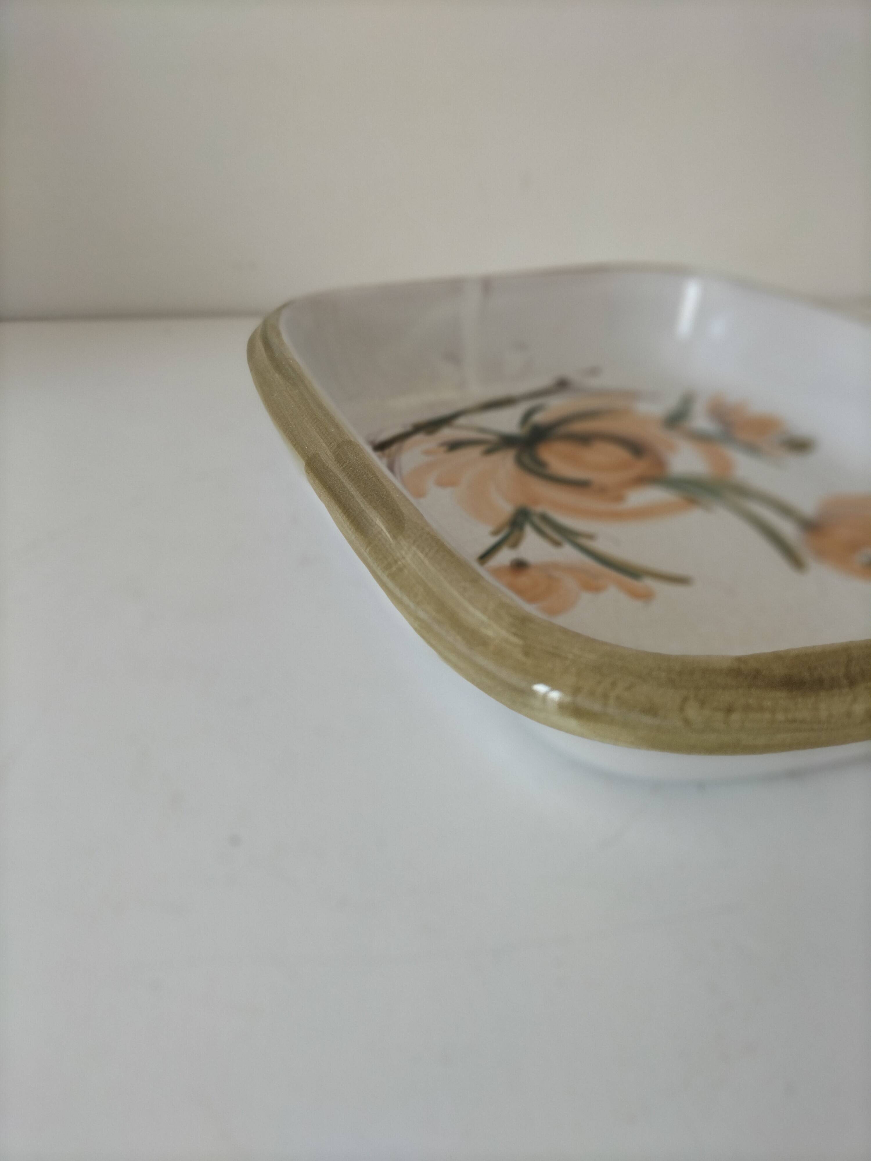 Ceramic dish from Maïthé pottery (Royan)