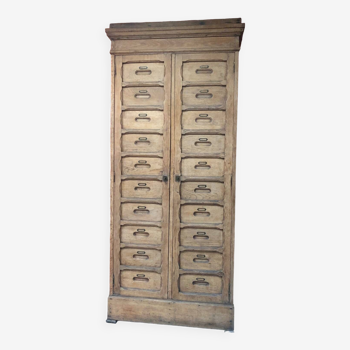 Ancienne armoire de notaire en chêne