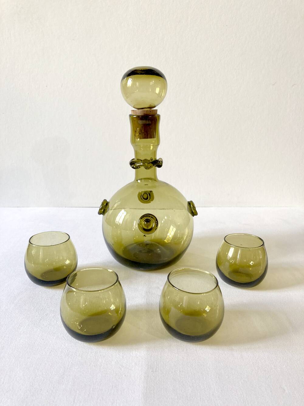Blown glass liqueur carafe and its 4 small glasses