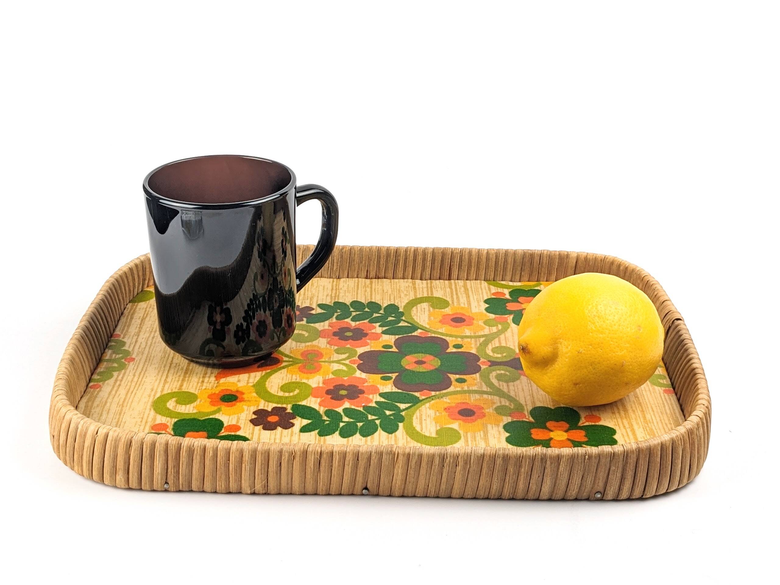1970s floral patterned tray in rattan and plastic